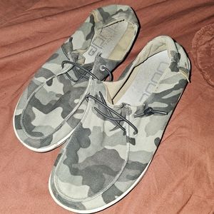 Hey dude camo Wendy size 6 women's shoes